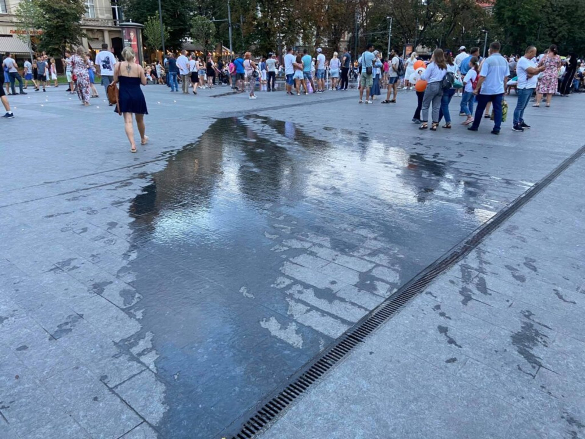 У Львові біля фонтану просять встановити додаткове водовідведення, фото ГЛМЛ