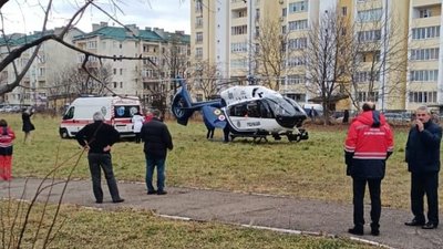Гелікоптер доставив до Львова 20-річну дівчину з підозрою на інсульт (ФОТО)