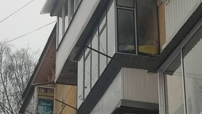 У Львові брила льоду загрожує перехожим