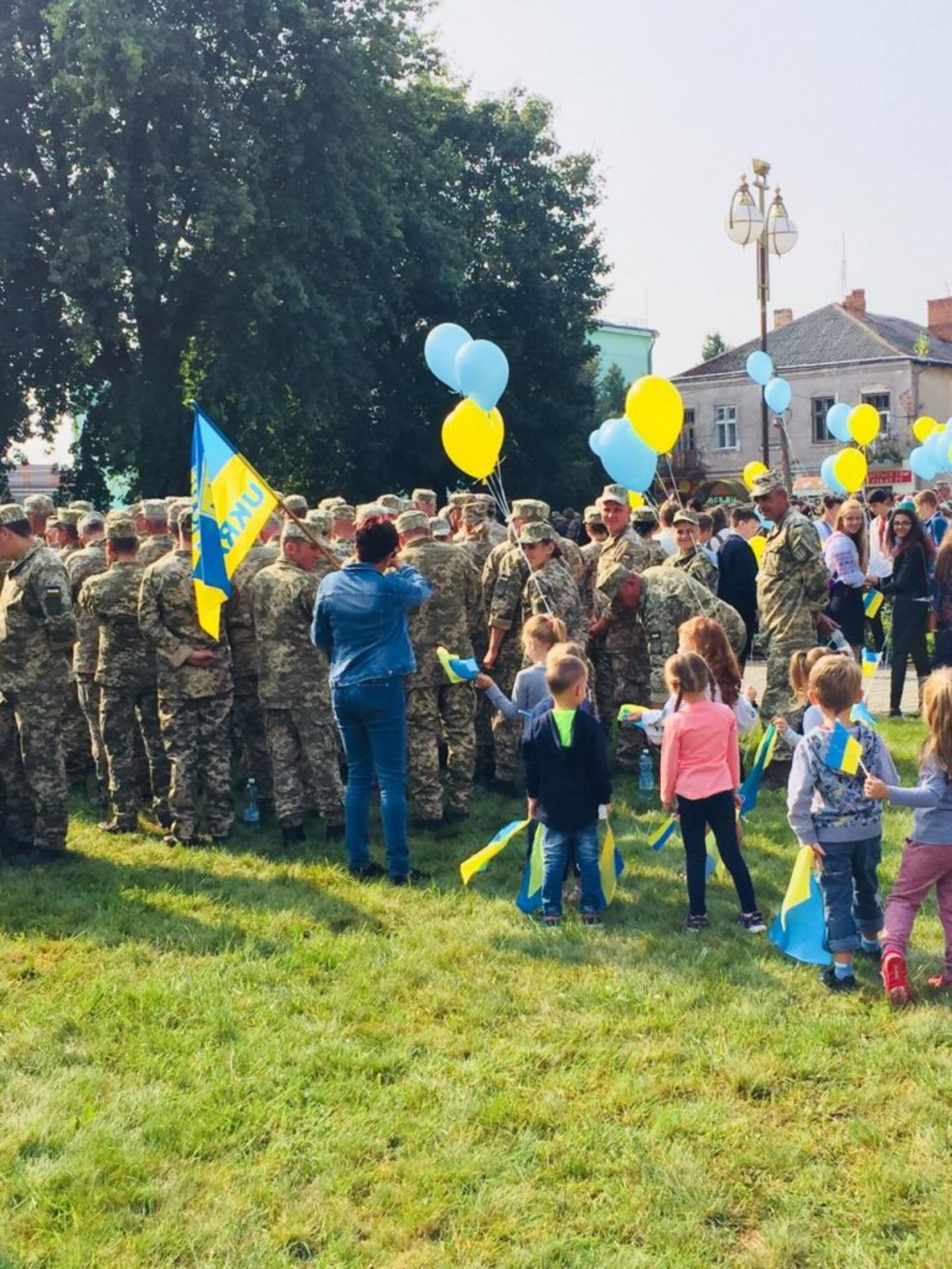 На Львівщині зустріли бійців 24-ї механізованої бригади, які повернулись зі Сходу. Фото Юра Кенцало, 4 студія