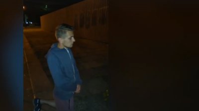 У Львові представники С14 примусили стати на коліна юнака, який кинув букет у пам′ятник українським воїнам