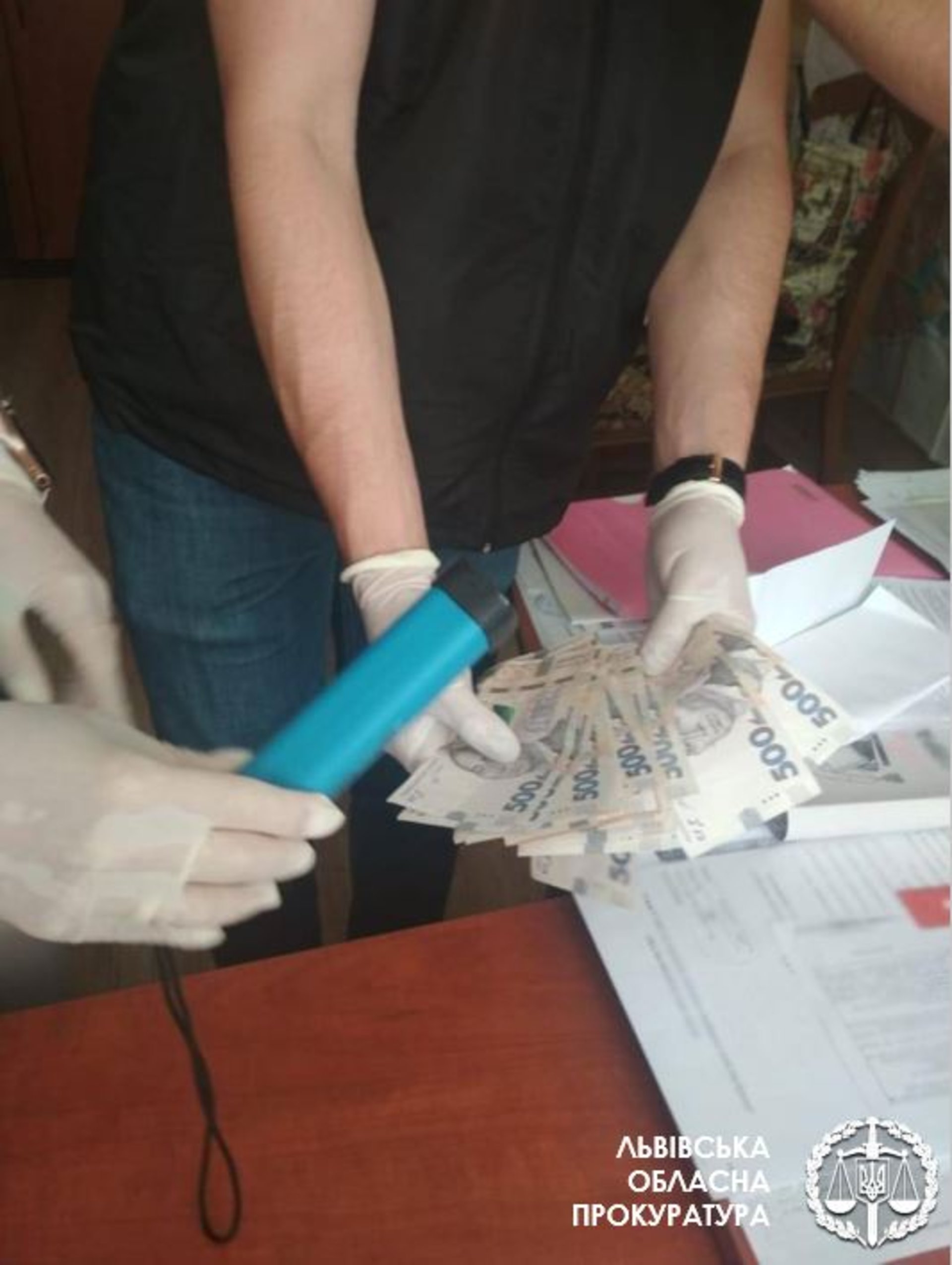 На Львівщині директора державного підприємства викрили на хабарі