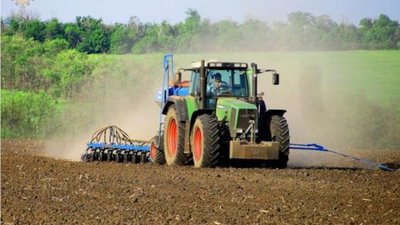 Аграрії Львівщини активно проводять весняно-польові роботи