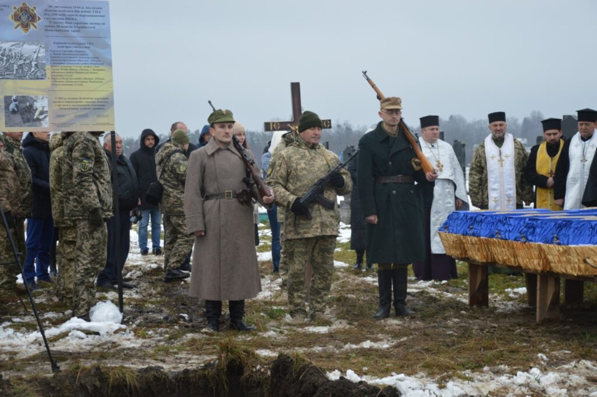 На Тернопільщині урочисто перепоховали останки воїнів УПА
