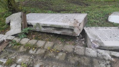 На Львівщині демонтували пам’ятник червоній армії (ВІДЕО, ФОТО)