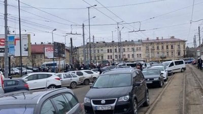 У Львові у злісних порушників паркування обіцяють забирати авто для потреб військових