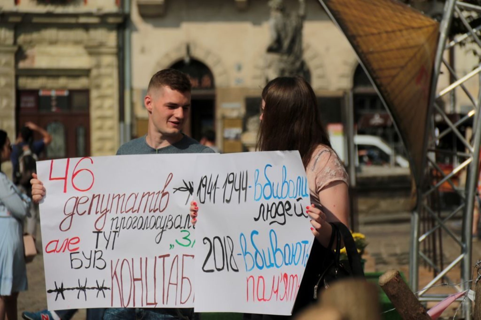 На площі Ринок активісти звели концтабір