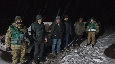 На Львівщині росіянин перевозив до кордону групу нелегалів із Азії (ВІДЕО)
