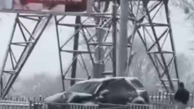 У Львові на Городоцькій елітний автомобіль вилетів з дороги (ВІДЕО)