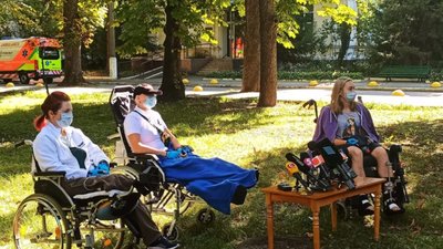 Місяць після трагедії: постраждалі слухачки медакадемії досі на лікарняних ліжках