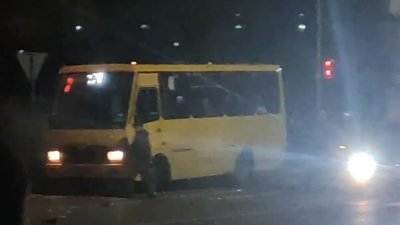 У Львові біля лікарні не розминулись автомобілі (ВІДЕО)