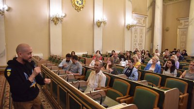Священник і перший капелан ЗСУ презентував авторську книгу-казку "Семенові зорі"