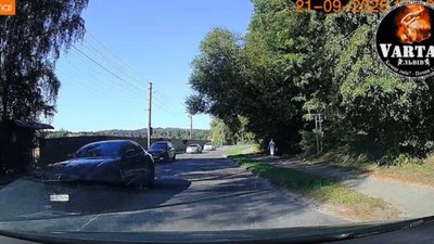 В елітному селищі біля Львова водій порушив правила дорожнього руху