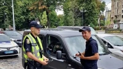 У центрі Львова ганяють водіїв за вивантаження товару