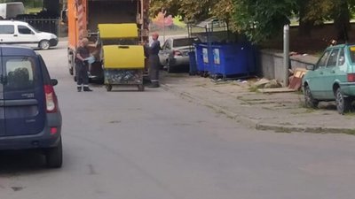 У Львові сортове сміття збирають у один автомобіль (ФОТО)