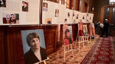 Львівський губернатор і красиві жінки (ФОТО)
