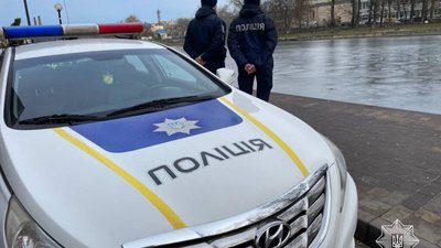 Патрульні нагадали львів‘янам про дотримання безпечної поведінки на льоду