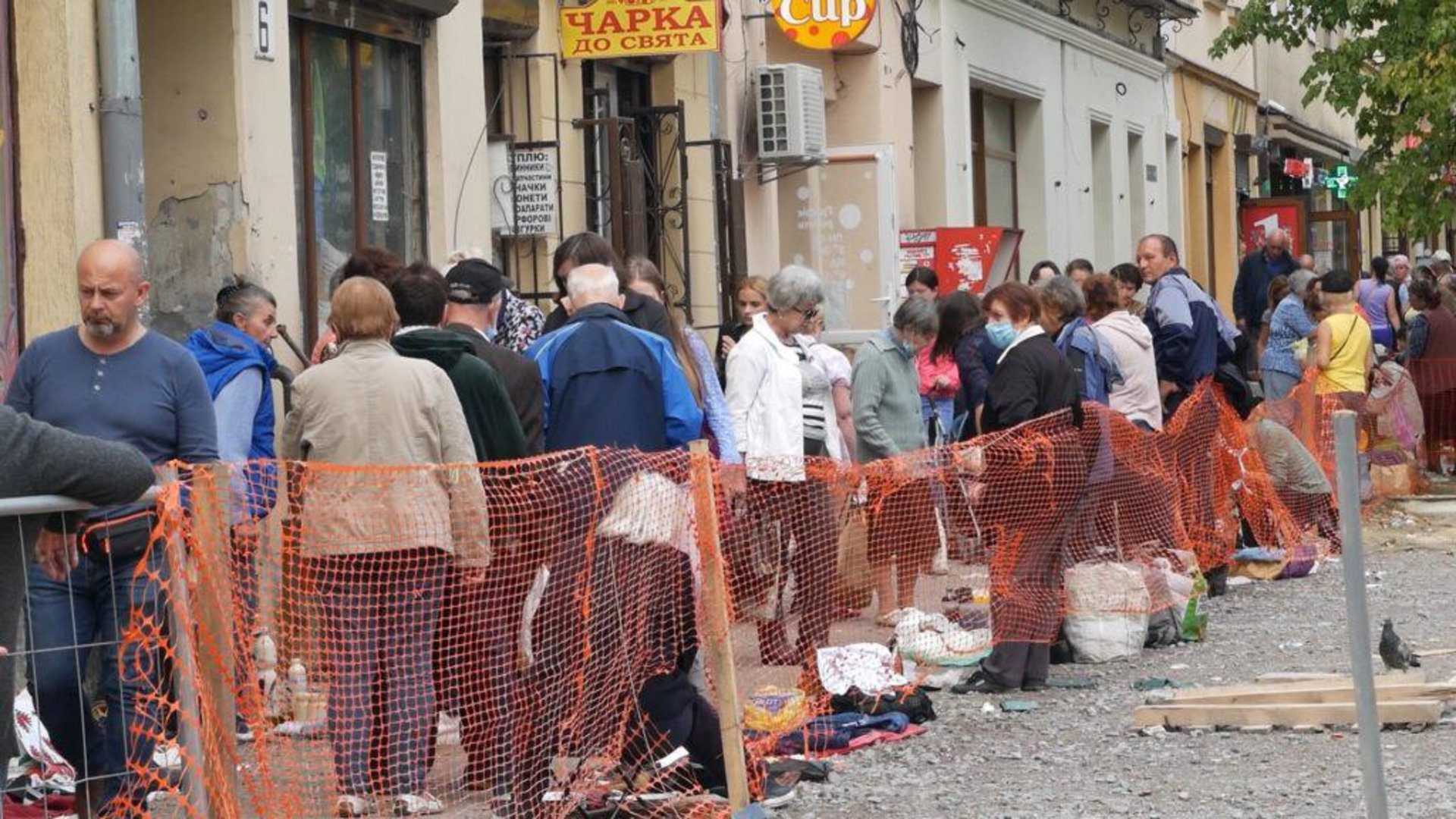 У центрі Львова процвітає стихійна торгівля, фото Типовий Львів