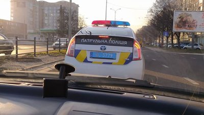 Як у Львові поліцейські порушують ПДР (ФОТО)