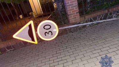 У Львові 24-річний чоловік вкрав дорожній знак