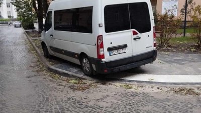 Заброньовані муніципали Садового визначили короля паркування у Львові