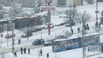 У Львові зупинились вантажівки