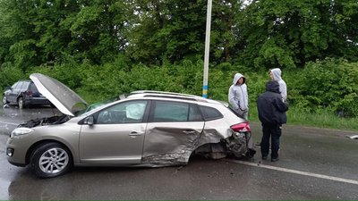 На Львівщині автомобіль внаслідок ДТП втратив колеса (ФОТО)