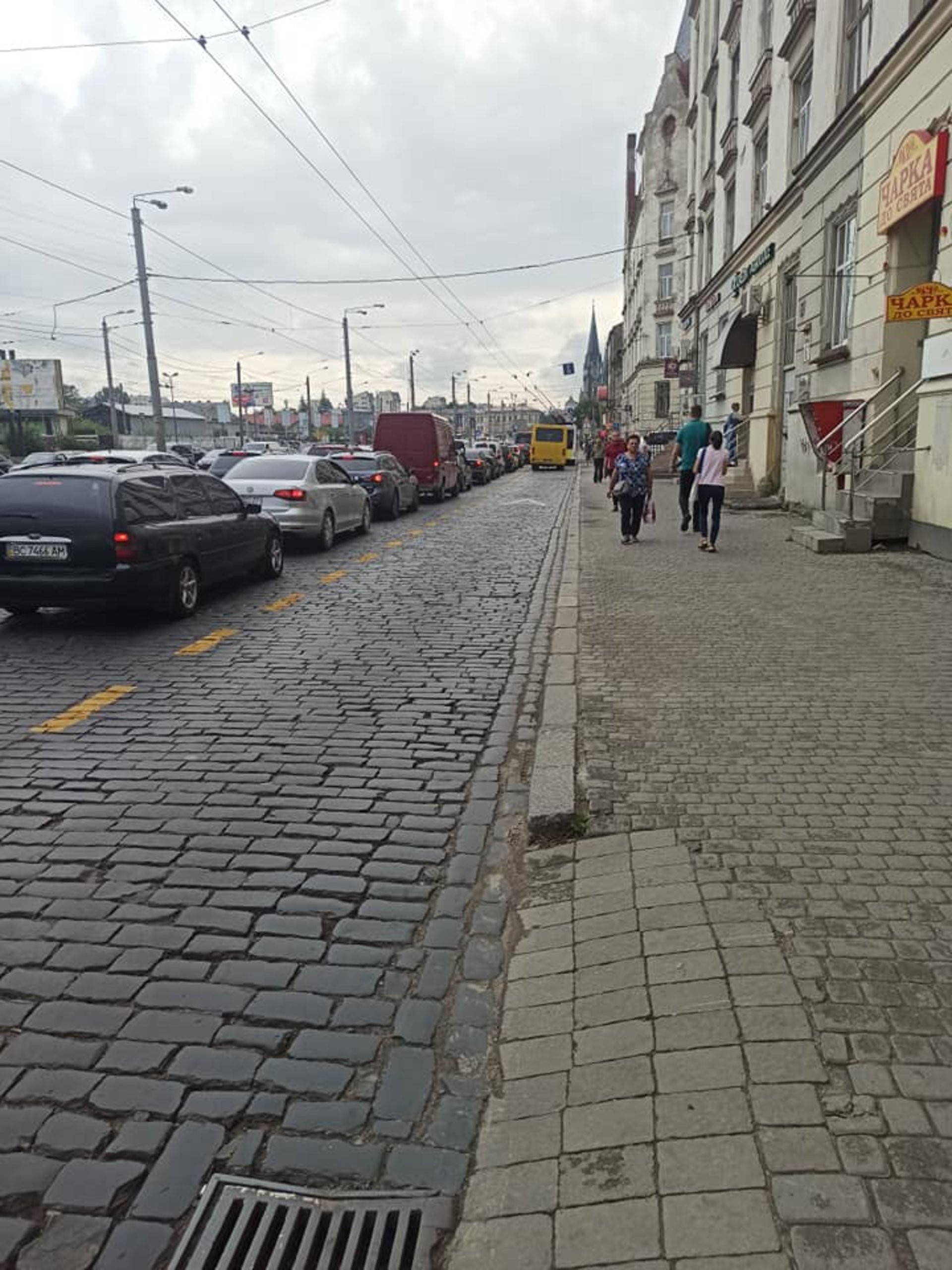 У Львові на Городоцькій намалювали смугу для громадського транспорту, фото ЛЬВІВ БЕЗ ЗАТОРІВ