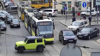 У Львові трамвай на перехресті заблокував рух транспорту (ФОТО)