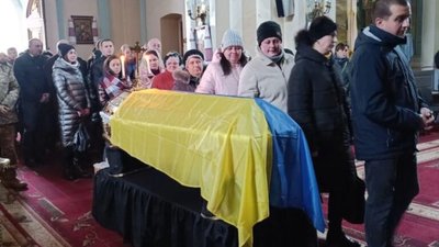 На Львівщині в останню путь провели Героя України (ФОТО)