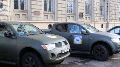 Волонтери з Великої Британії передали ще 38 автомобілів