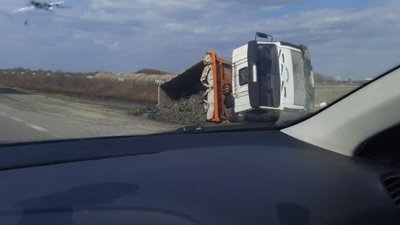 У Львові перекинулась вантажівка (ВІДЕО)