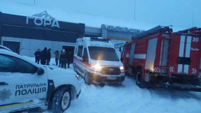 У Львові у магазині "Рукавичка" від снігу обвалився дах (ФОТО, ВІДЕО)