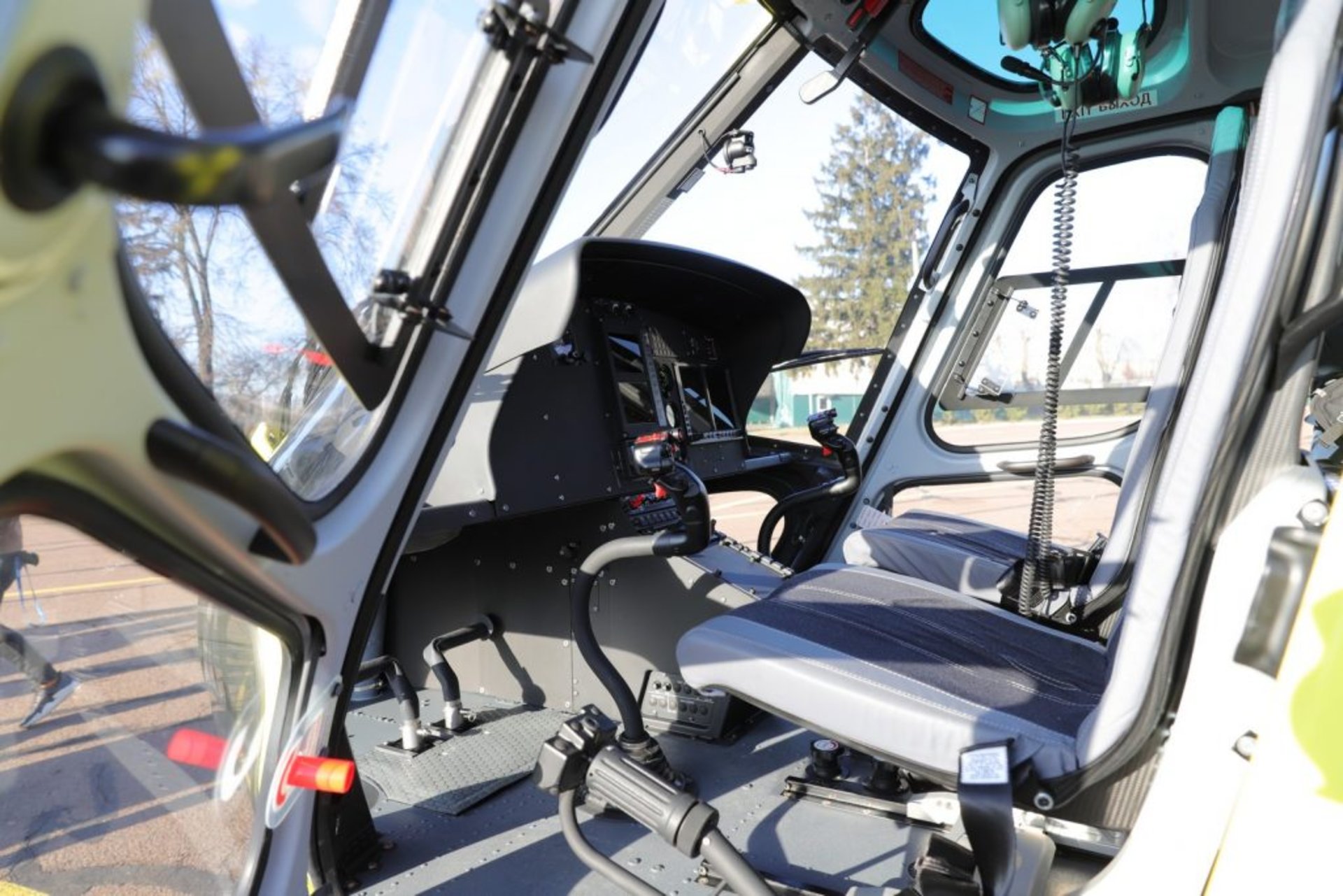 Україна отримала від Франції два гелікоптери Airbus H125. Фото ДПСУ