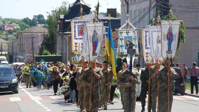 У Мостиськах провели в останню путь командира батальйону Максима Гребенніка