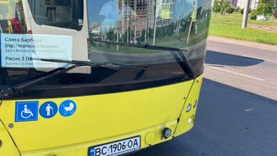 У Львові водій Садового проігнорував хвилину мовчання