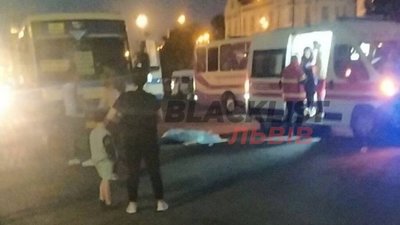 У Львові біля вокзалу вбили людину (ФОТО)