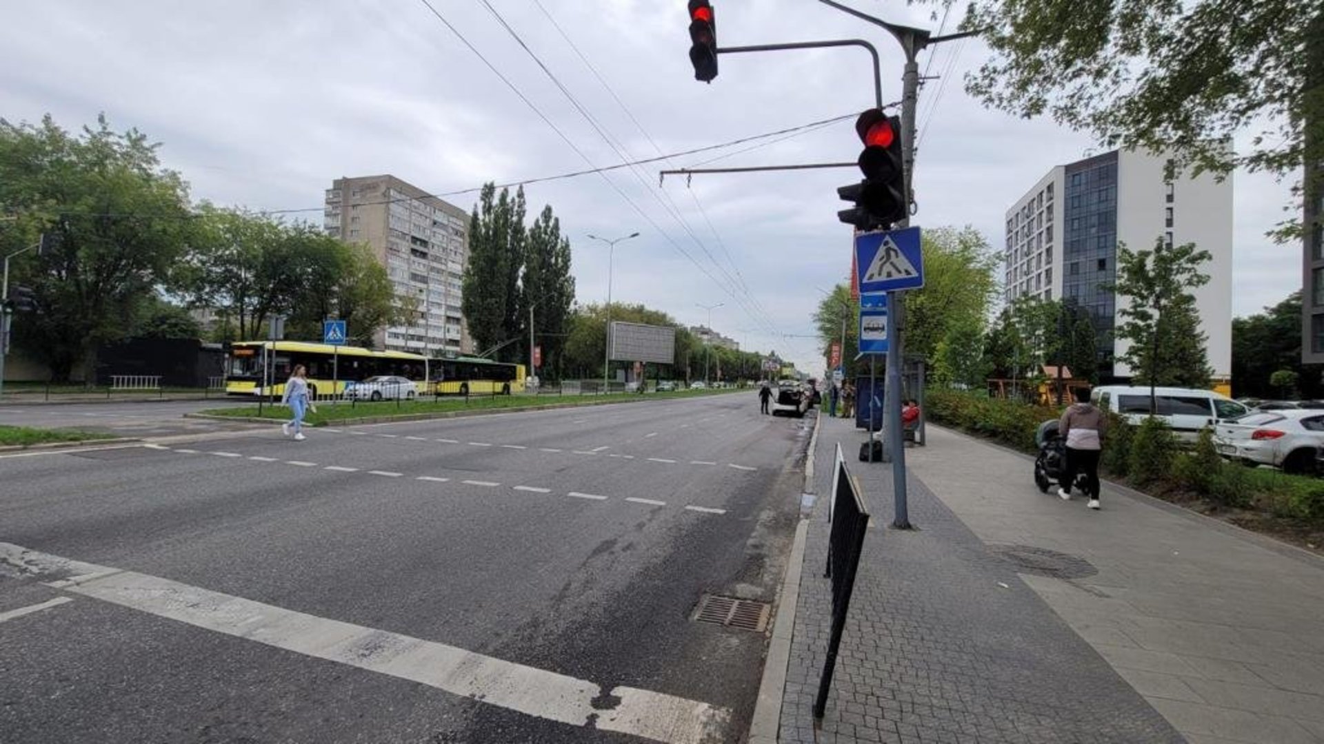 У Львові автомобіль збив пішохода
