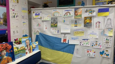 У Львові відбулась виставка малюнків дітей ВПО з Маріуполя