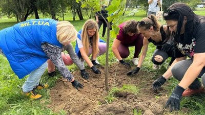 В одному з парків Львова висадили дерева до 240-річчя Мелітополя