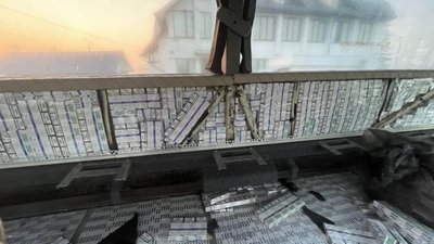 В Угорщину на термальні озера: прикордонники цілу ніч розбирали автобус через контрабанду сигарет (ФОТО, ВІДЕО)