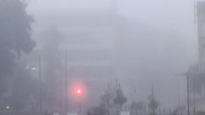У Львові застерігають про погану видимість через туман