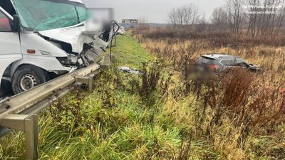 На Львівщині поліція показала наслідки аварій за добу