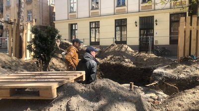 Археологи розкопали у центрі Львова криницю, яка датується 1844 роком (ВІДЕО)
