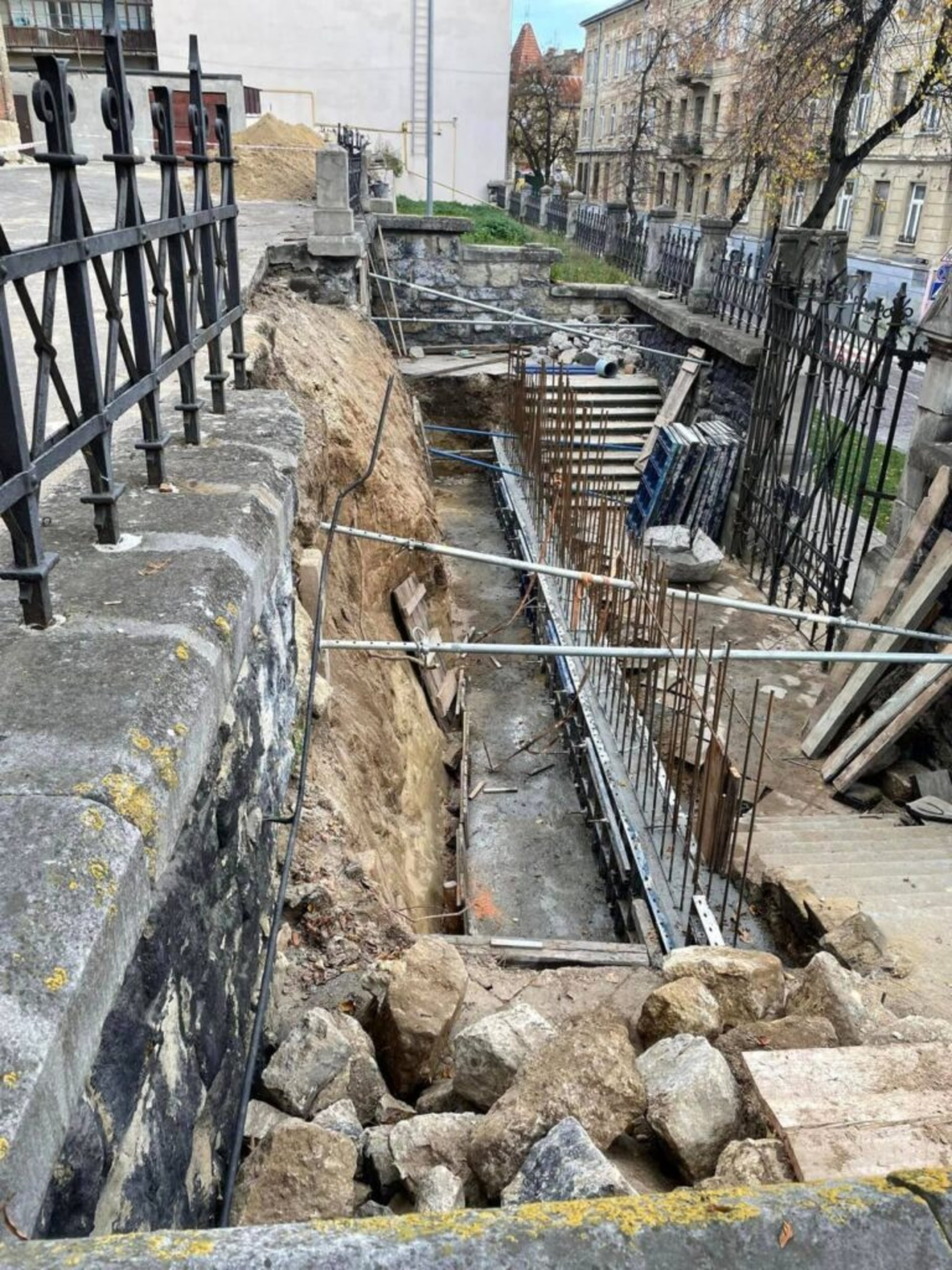 У Львові відновлюють центральний вхід до храму св.Іоана Золотоустого