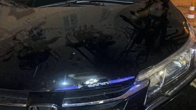 Патрульні затримали особу, яка порушувала громадський порядок та била автомобілі в центрі Львова