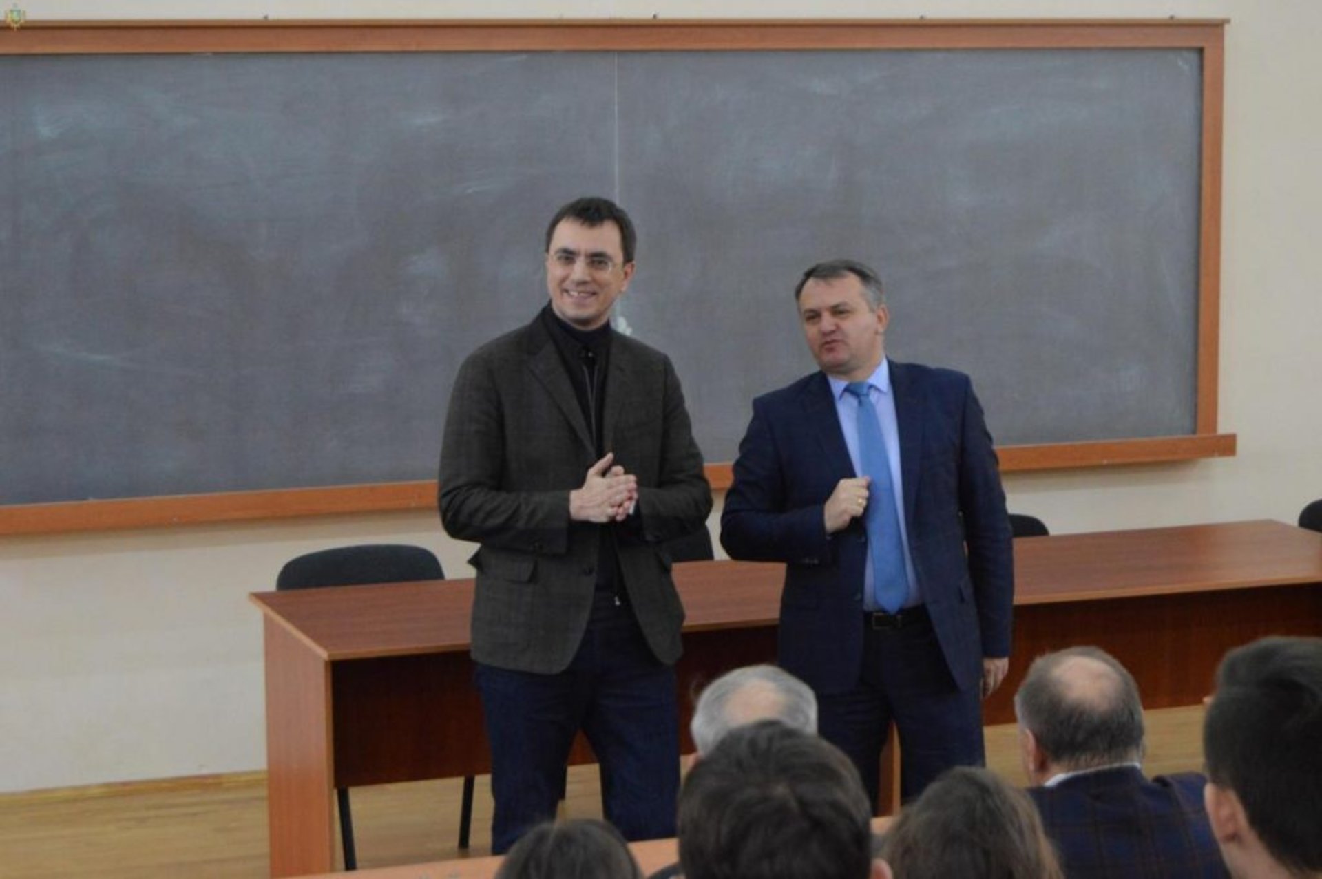 Під час зустрічі міністра інфраструктури Володимира Омеляна (ліворуч) зі студентами Національного університету «Львівська політехніка».
