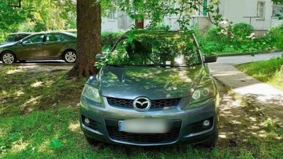 У Львові водії паркуються на газонах