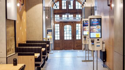 У центрі Львова відкрили новий McDonaldʼs