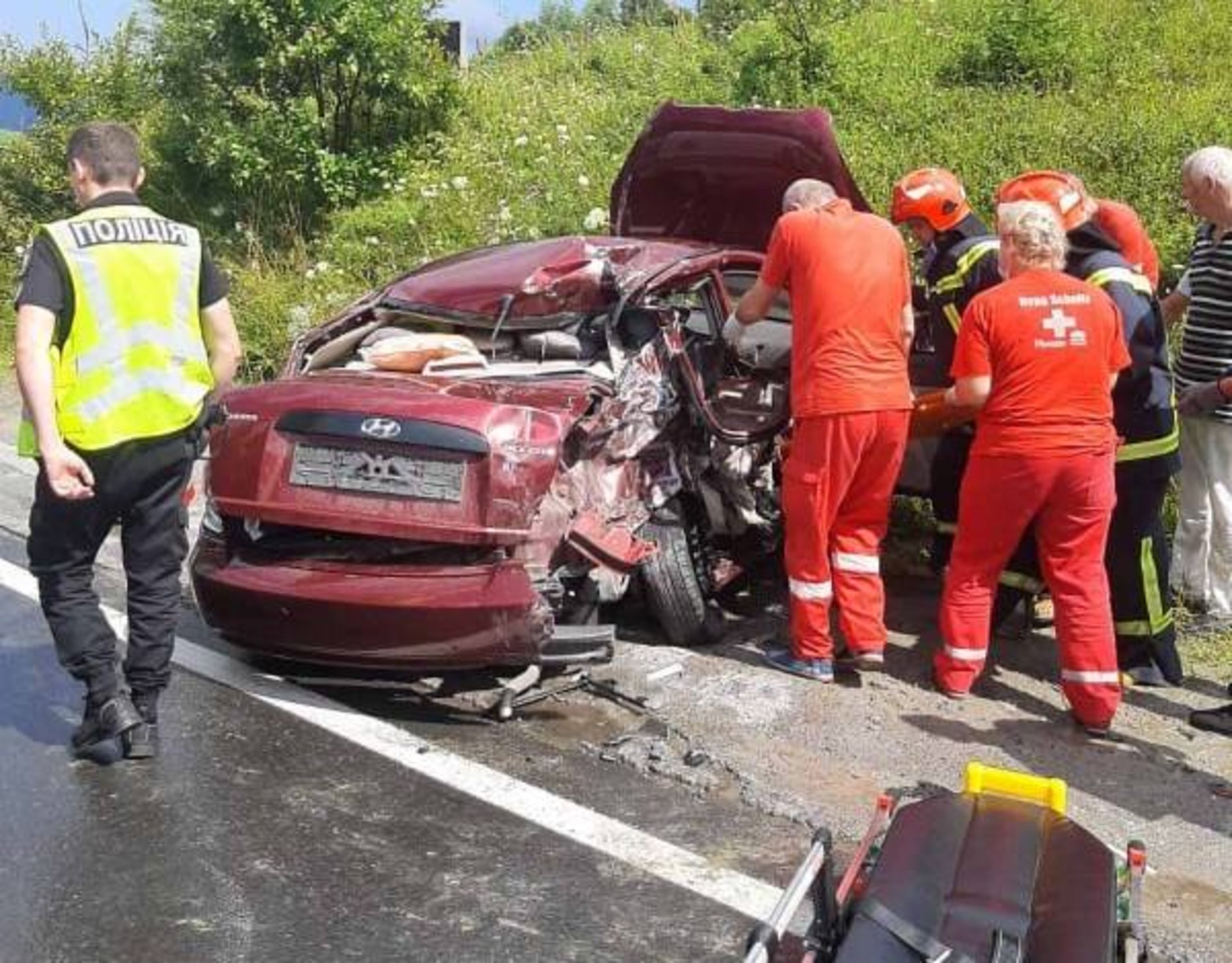 На Львівщині жінку вивільнили із понівеченого автомобіля